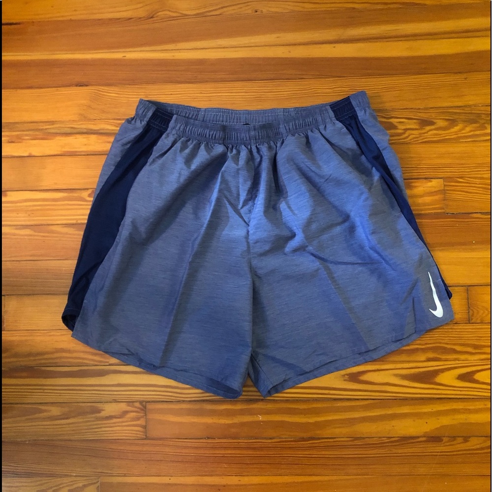 Nike Challenger 7” Dri-FIT short blue heather.